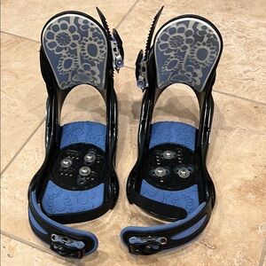 Women's Black and Blue Snowboard Bindings